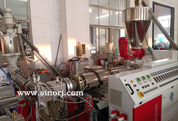 PE共擠木塑型材生產(chǎn)線工廠內(nèi)連續(xù)試機(jī)十天！?。? ></a>
						</div>
						<div   id=