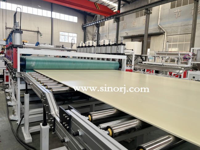 上午試機(jī)2m發(fā)泡板設(shè)備，下午試機(jī)poe床墊生產(chǎn)線(xiàn)，相當(dāng)厲害