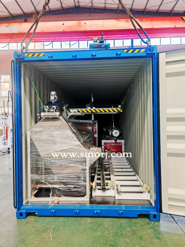 PVC墻板生產線裝箱發(fā)貨中南亞